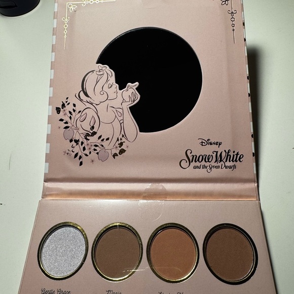 Disney Princess Snow White 12 Eyeshadow New - Picture 2 of 4